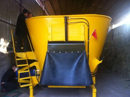 Dairy Farm 4m Cub Small Vertical TMR Mixer Untuk Domba